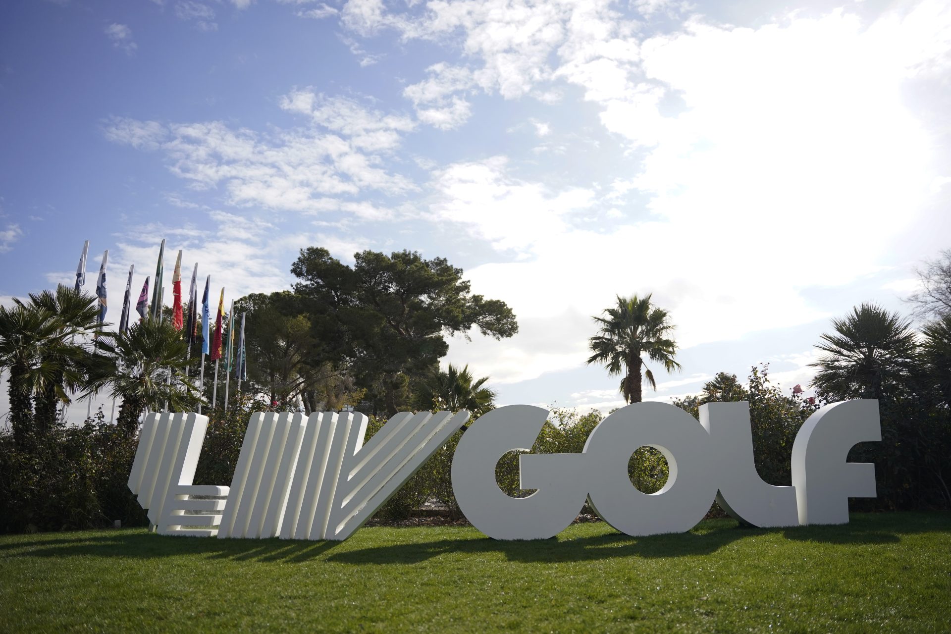 LIV Golf’s $5B Burn Faces a Proposed $300M Deal